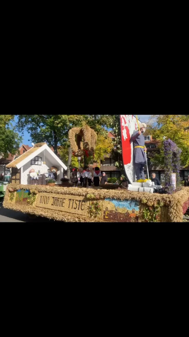 Habt ihr unseren Schmuckwagen beim Erntefest in Sittensen entdeckt? 🎉✨
Wir sind so stolz, dass unser liebevoll gestalteter Wagen den 5. Platz erreicht hat! 🏆 Es war ein herrlicher Tag voller Sonne, guter Laune und viel Spaß. Für alle, die nicht dabei sein konnten, hier die ersten Eindrücke. Ihr habt auf jeden Fall etwas verpasst!
#Erntefest #Sittensen #Schmuckwagen